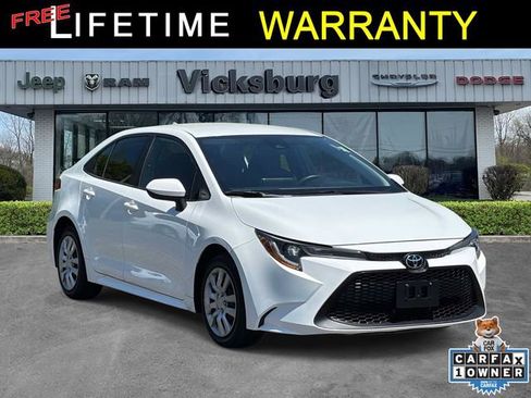 Used 2021 Toyota Corolla LE FWD image 1
