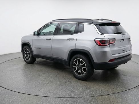 Used 2025 Jeep Compass Trailhawk AWD/4WD image 6