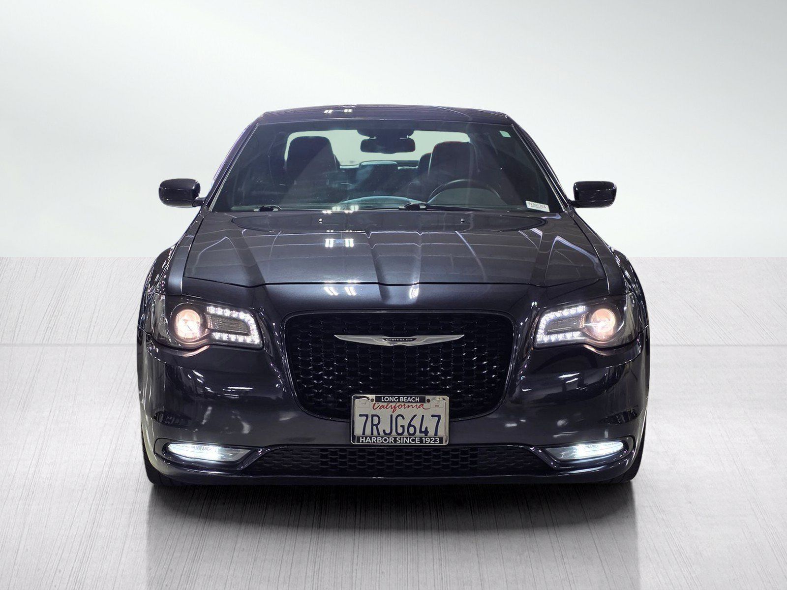Used 2015 Chrysler 300 S RWD image 2