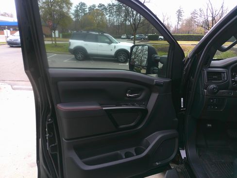 Used 2024 Nissan Titan PRO-4X w/ Pro-4x Convenience Package image 17