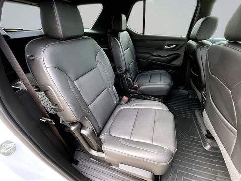 Used 2023 Chevrolet Traverse LT w/ LT Premium Package AWD/4WD image 28