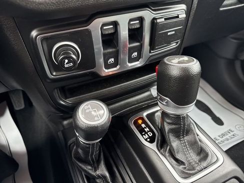 Certified 2025 Jeep Wrangler Sport AWD/4WD image 15