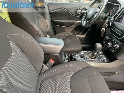 Used 2019 Jeep Cherokee Latitude w/ Cold Weather Group image 26