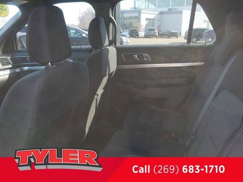 Used 2019 Ford Explorer XLT w/ Class III Trailer Tow Package image 44