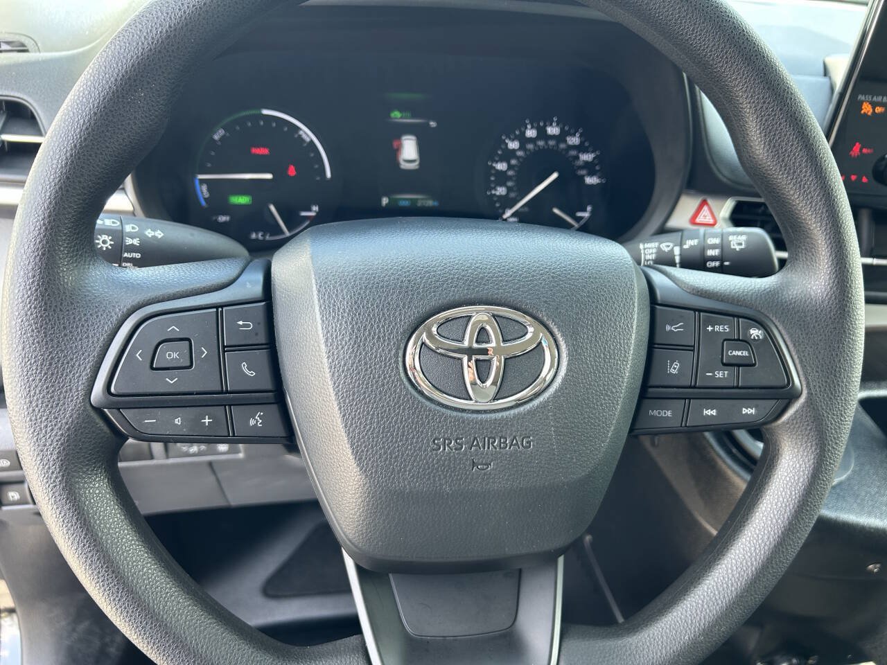 Used 2024 Toyota Sienna LE FWD image 16