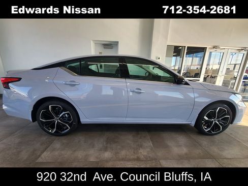 New 2025 Nissan Altima 2.5 SR w/ SR Premium Package image 2