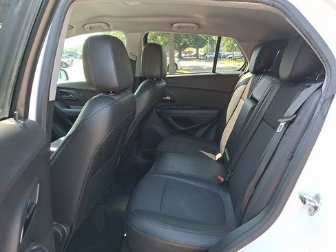 Used 2020 Chevrolet Trax LT w/ LT Convenience Package FWD image 12