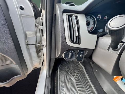 Used 2010 Ford Focus SES image 20