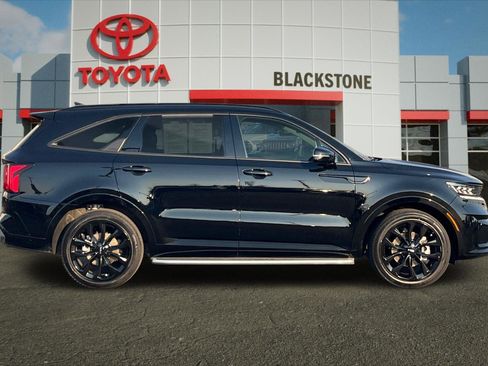 Used 2022 Kia Sorento SX image 2