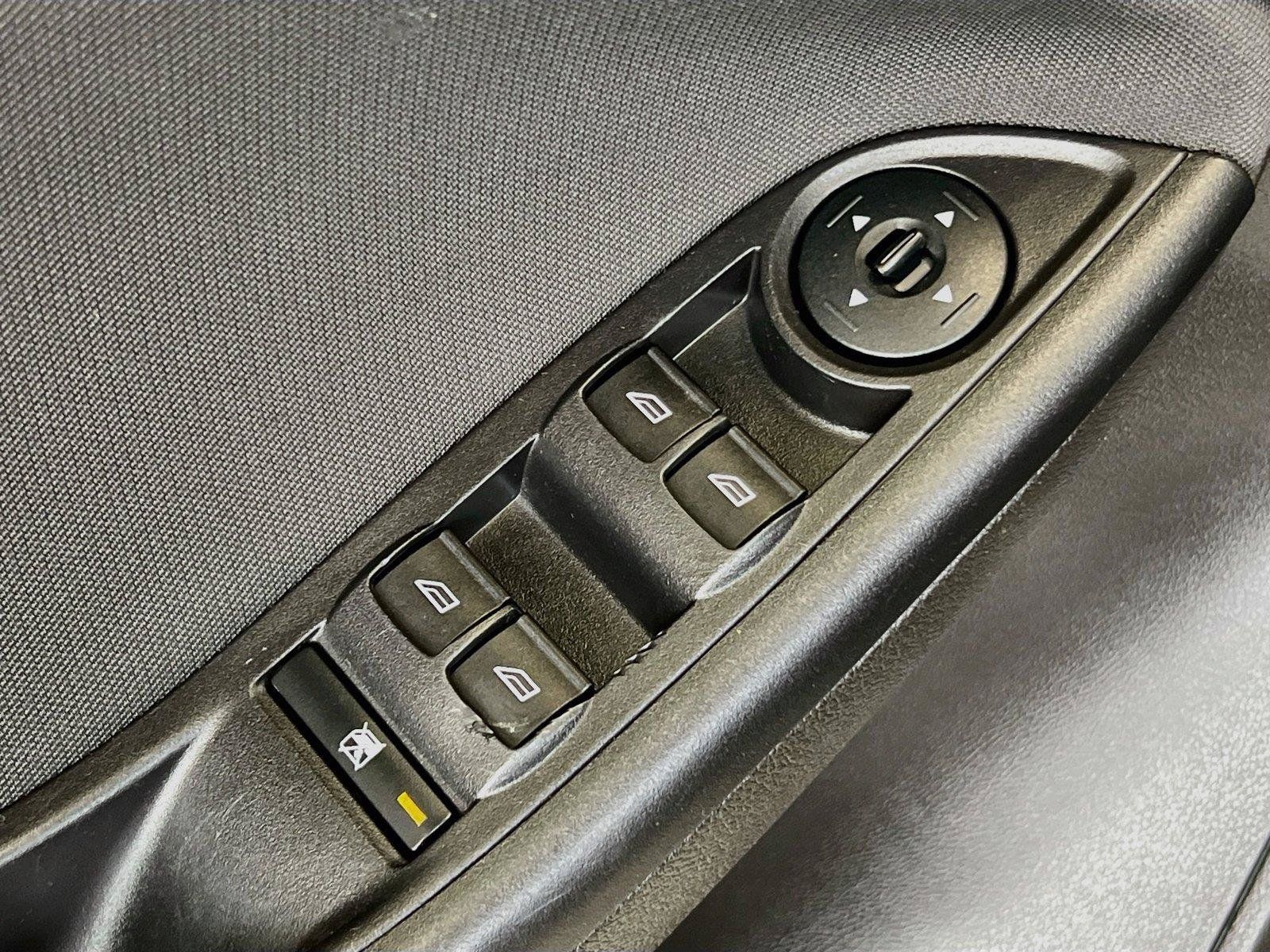 Used 2016 Ford Focus SE FWD image 19