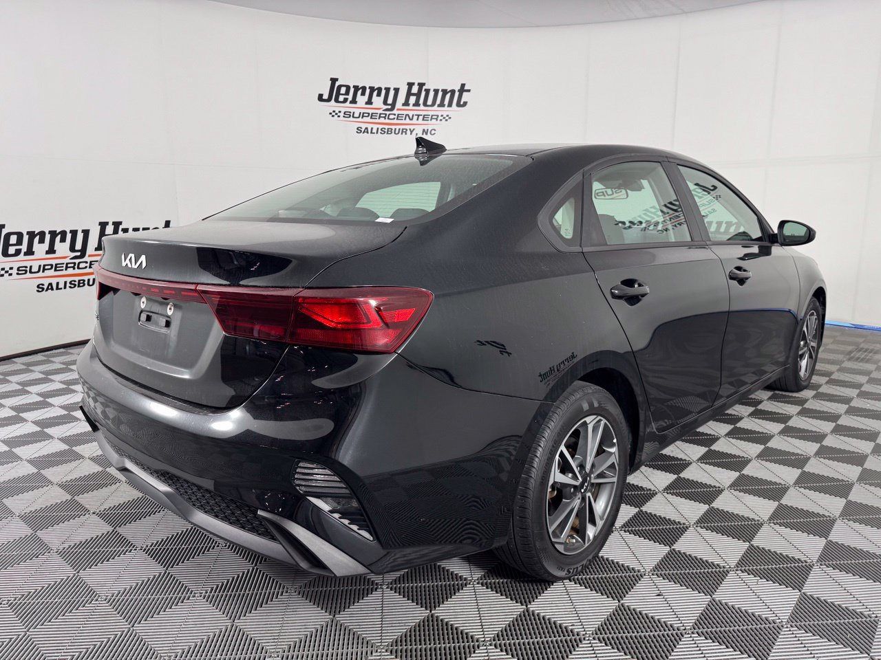 Used 2024 Kia Forte LXS FWD image 7