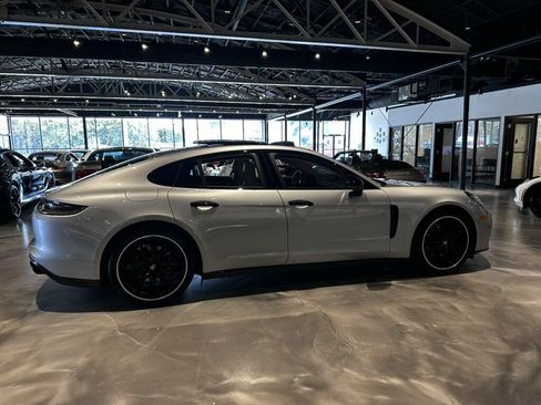 Used 2023 Porsche Panamera image 6