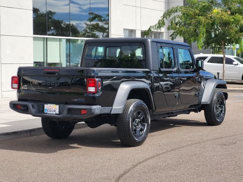 Used 2025 Jeep Gladiator Sport AWD/4WD image 5
