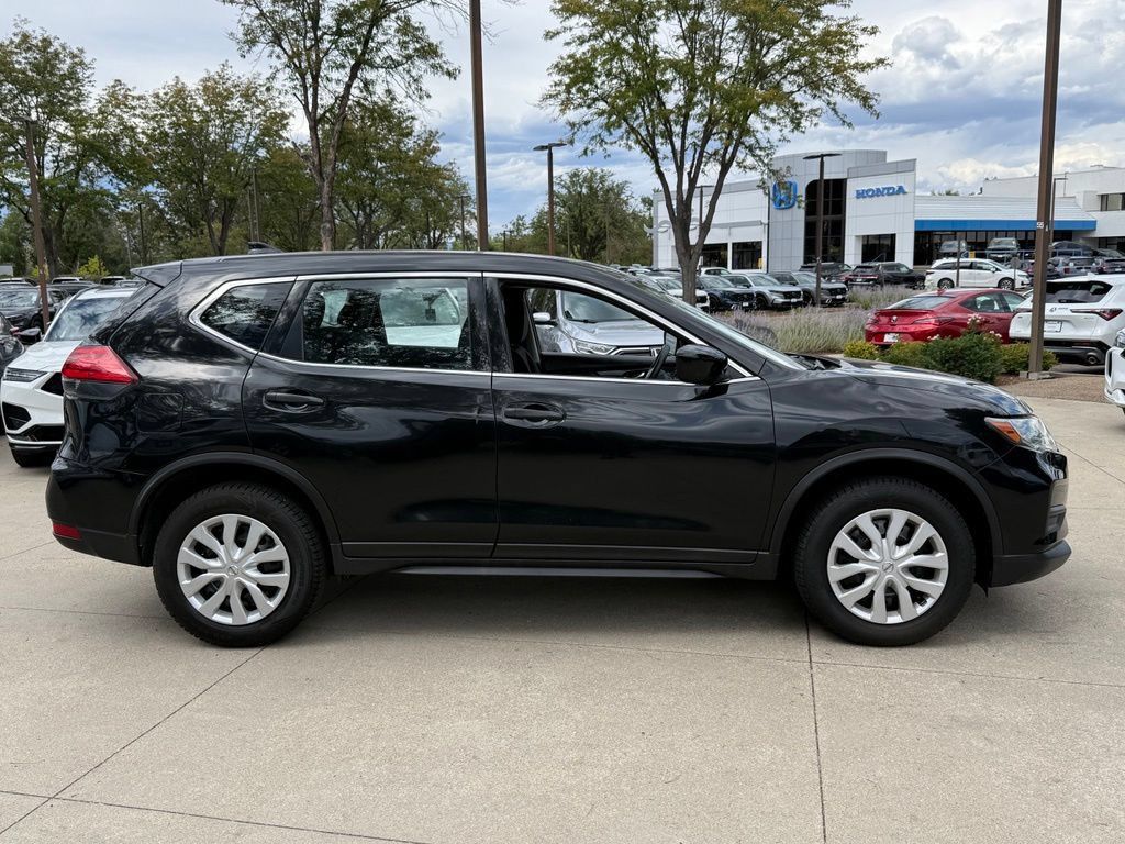 Used 2017 Nissan Rogue S AWD/4WD image 3