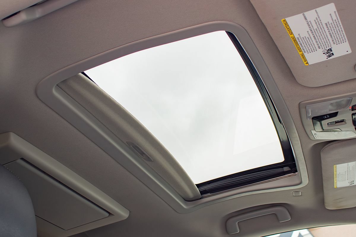 Used 2020 Toyota Sienna SE Premium FWD image 12