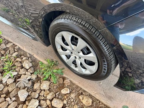Used 2020 Toyota Corolla LE FWD image 26