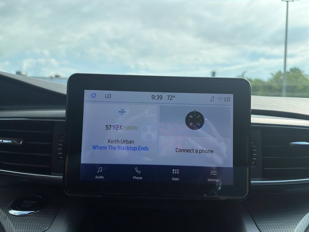 Used 2024 Ford Explorer XLT w/ Equipment Group 202A AWD/4WD image 25