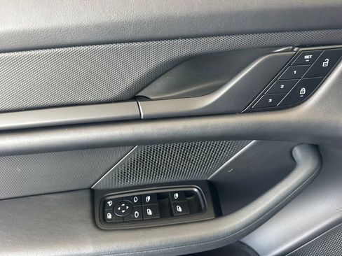 Certified 2022 Porsche Taycan image 12