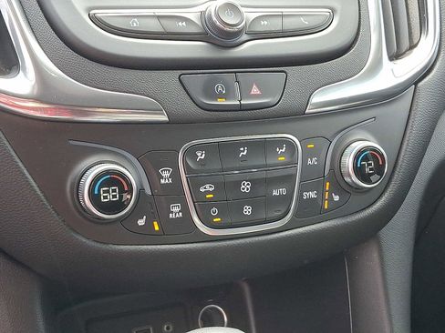 Used 2023 Chevrolet Equinox LT AWD/4WD image 16