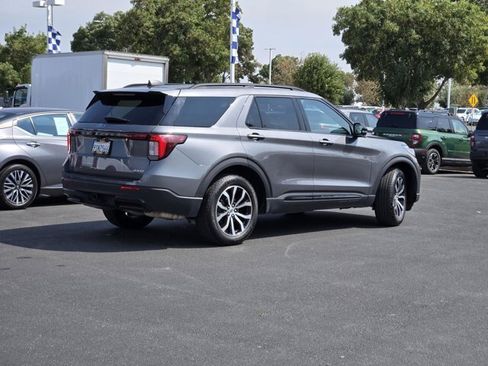 Certified 2025 Ford Explorer ST-Line AWD/4WD image 4