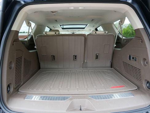 Used 2022 GMC Yukon XL Denali AWD/4WD image 10