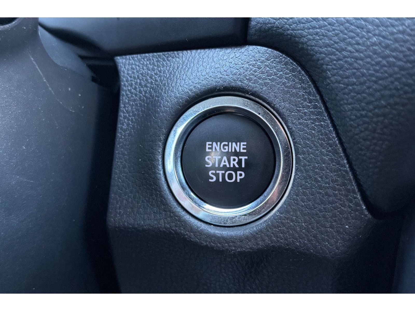 Used 2025 Toyota RAV4 XLE FWD image 25