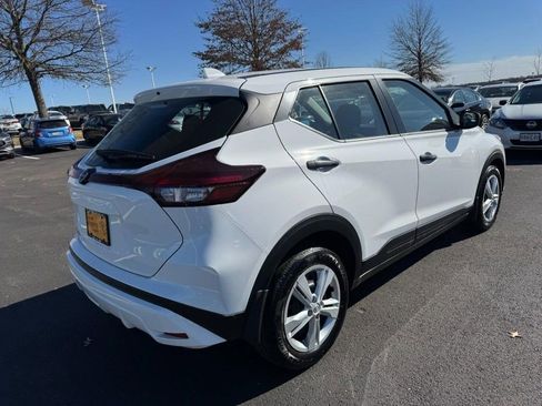 Used 2025 Nissan Kicks Play S image 3