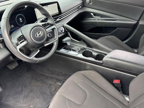Used 2025 Hyundai Elantra SEL FWD image 4