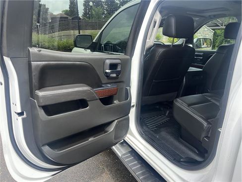 Used 2017 GMC Sierra 1500 SLT w/ Enhanced Driver Alert Package AWD/4WD image 10