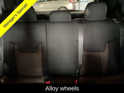 Used 2023 Jeep Renegade Latitude image 13