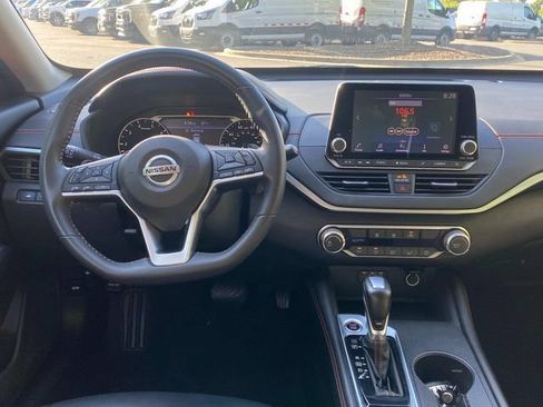 Used 2022 Nissan Altima 2.5 SR FWD image 8