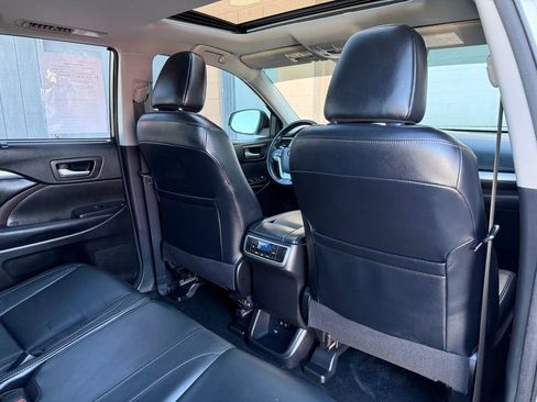 Used 2018 Toyota Highlander XLE image 17