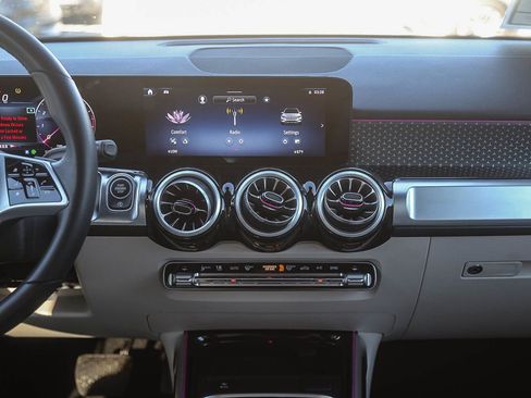 Used 2025 Mercedes-Benz GLB 250 GLB 250 image 11