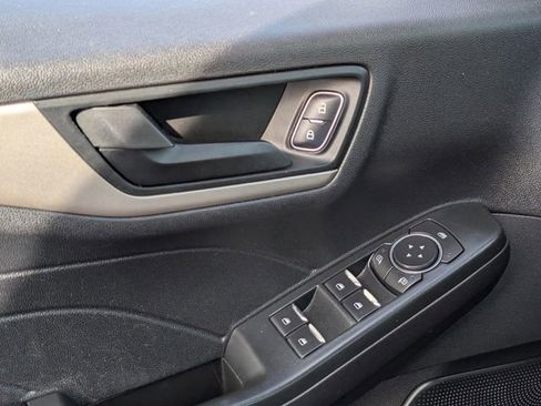 Used 2022 Ford Escape SE w/ SE Sport Appearance Package image 21