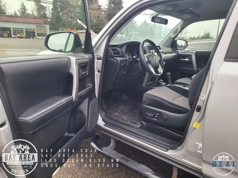 Used 2018 Toyota 4Runner 4WD image 10