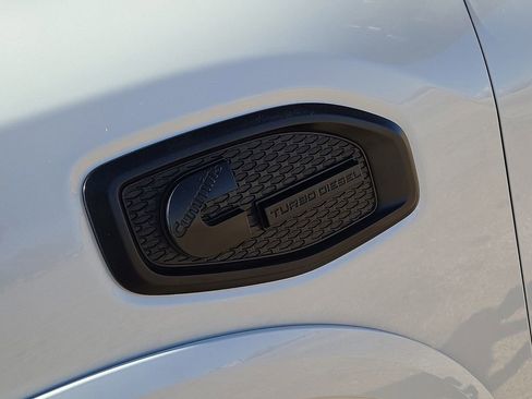 Used 2019 Nissan Titan PRO-4X w/ Pro-4x Convenience Package image 11