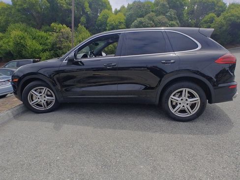 Used 2015 Porsche Cayenne S AWD/4WD image 9