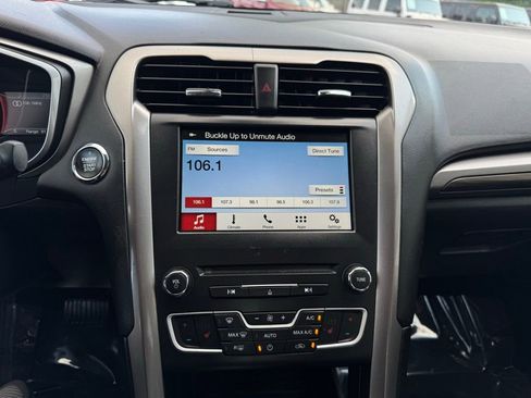 Used 2018 Ford Fusion SE w/ Equipment Group 602A FWD image 18