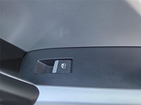 Used 2025 Audi Q3 2.0T Premium image 30