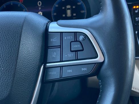 Used 2023 Toyota Highlander Limited image 19