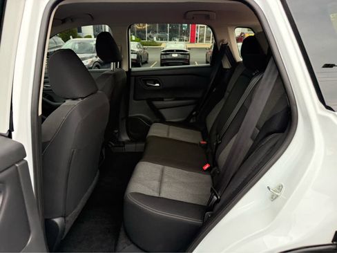 Used 2025 Nissan Rogue SV AWD/4WD image 16
