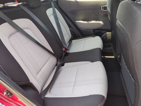 Used 2025 Hyundai Venue SEL FWD image 29