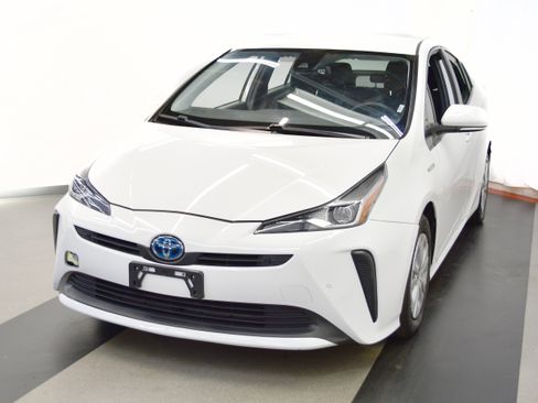 Used 2022 Toyota Prius LE image 6