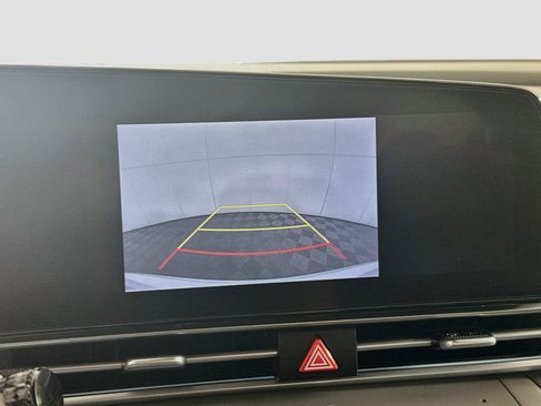 Used 2025 Hyundai Elantra SEL FWD image 23