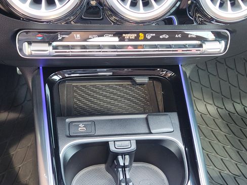 Used 2025 Mercedes-Benz GLA 250 image 12