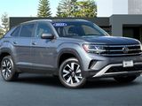 Used 2022 Volkswagen Atlas Cross Sport SE image 2