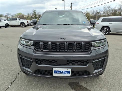 New 2026 Jeep Grand Cherokee Altitude AWD/4WD image 9