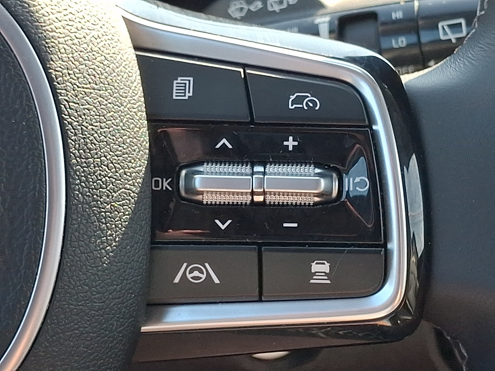 Used 2024 Kia Sorento S w/ Panoramic Sunroof Package FWD image 25