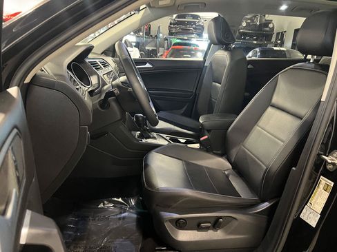 Used 2021 Volkswagen Tiguan SE FWD image 9