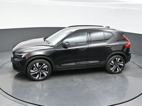 Used 2024 Volvo XC40 B5 Plus image 28